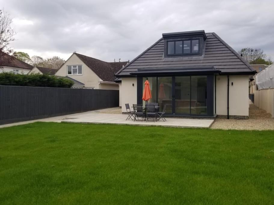 Evergreen Lodge - Two Bed Lux Flat - Parking, Garden, Patio, Wifi, Netflix - Close To Blenheim Palace & Oxford - F3 Kidlington Kültér fotó