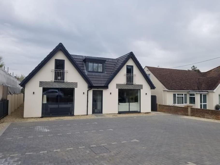 Evergreen Lodge - Two Bed Lux Flat - Parking, Garden, Patio, Wifi, Netflix - Close To Blenheim Palace & Oxford - F3 Kidlington Kültér fotó