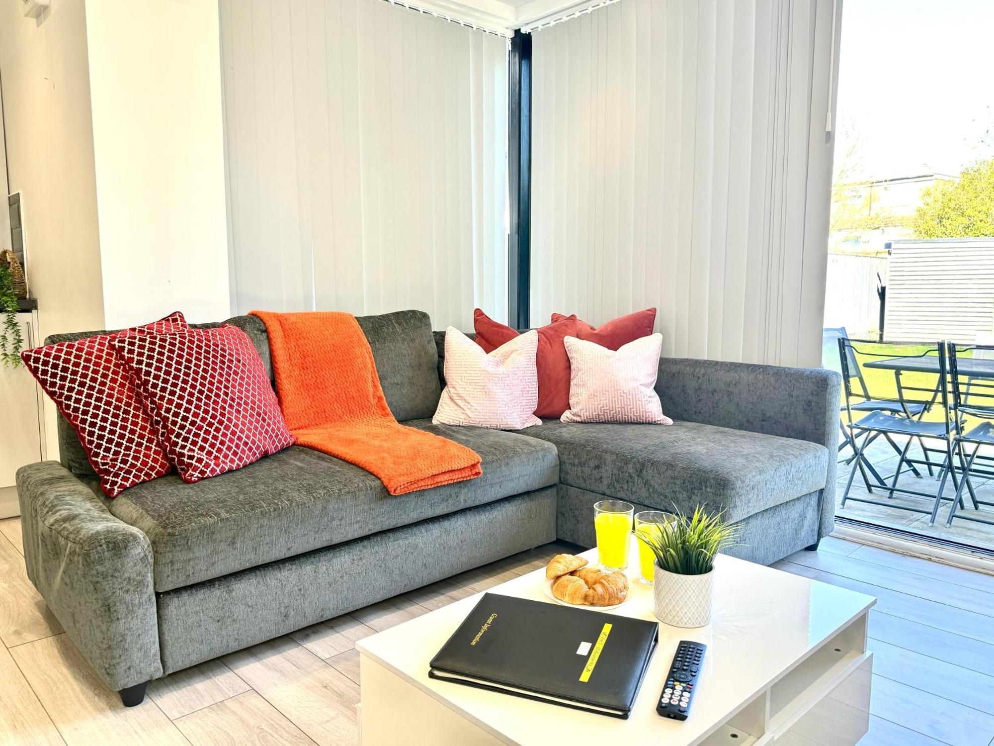 Evergreen Lodge - Two Bed Lux Flat - Parking, Garden, Patio, Wifi, Netflix - Close To Blenheim Palace & Oxford - F3 Kidlington Kültér fotó