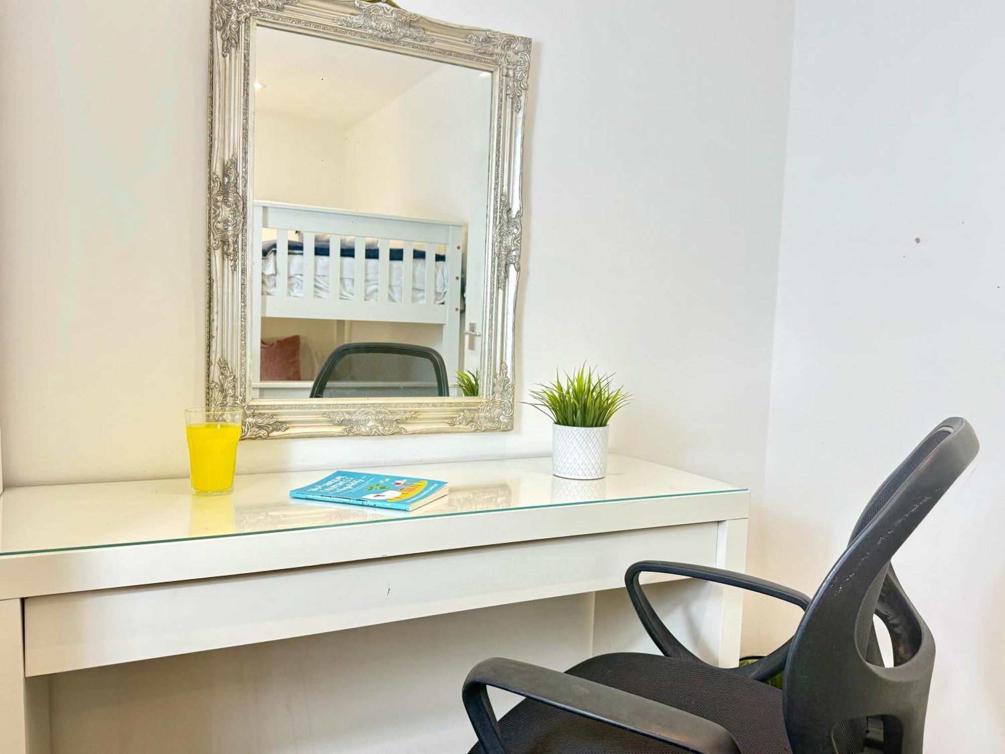 Evergreen Lodge - Two Bed Lux Flat - Parking, Garden, Patio, Wifi, Netflix - Close To Blenheim Palace & Oxford - F3 Kidlington Kültér fotó