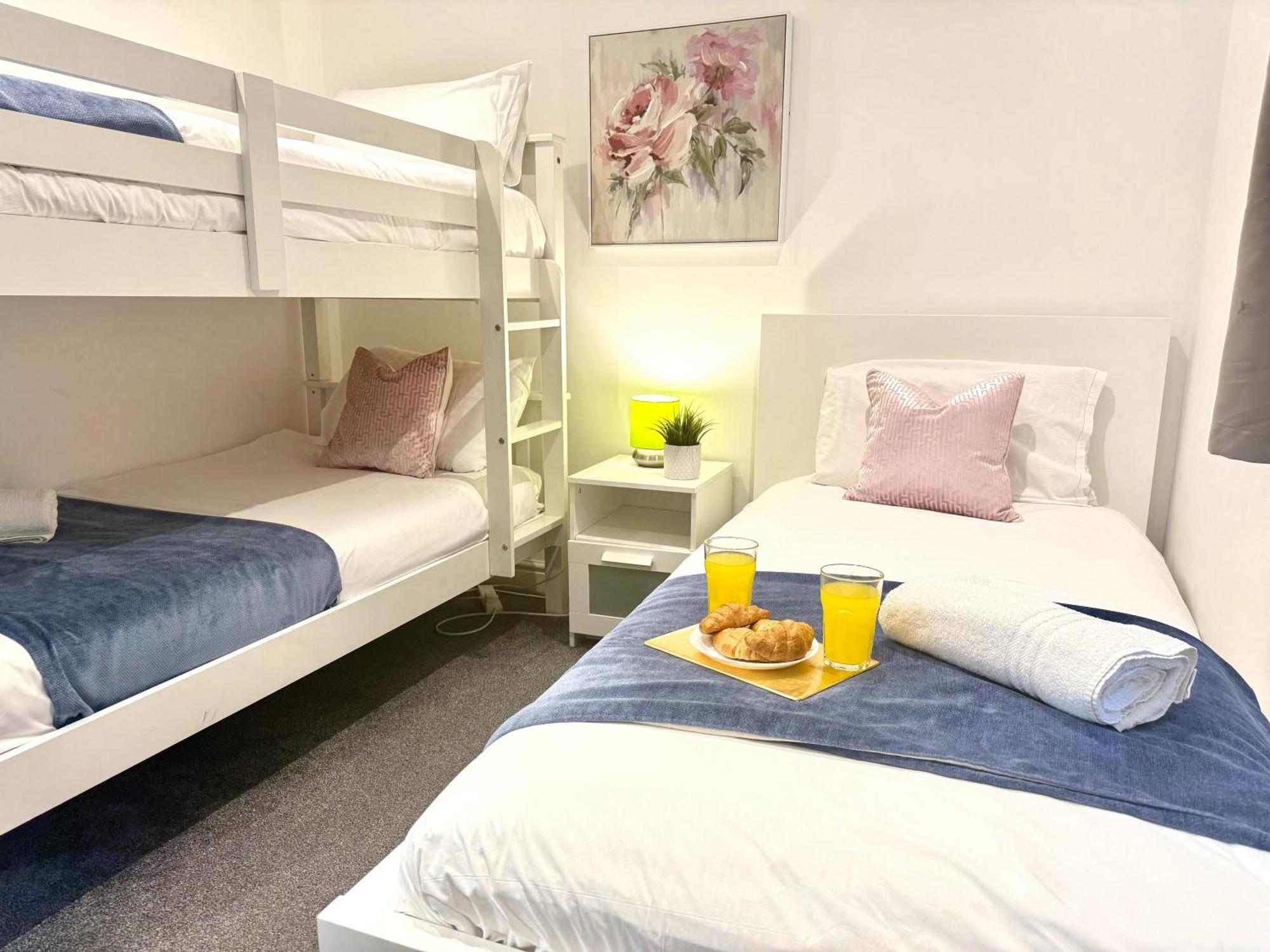 Evergreen Lodge - Two Bed Lux Flat - Parking, Garden, Patio, Wifi, Netflix - Close To Blenheim Palace & Oxford - F3 Kidlington Kültér fotó