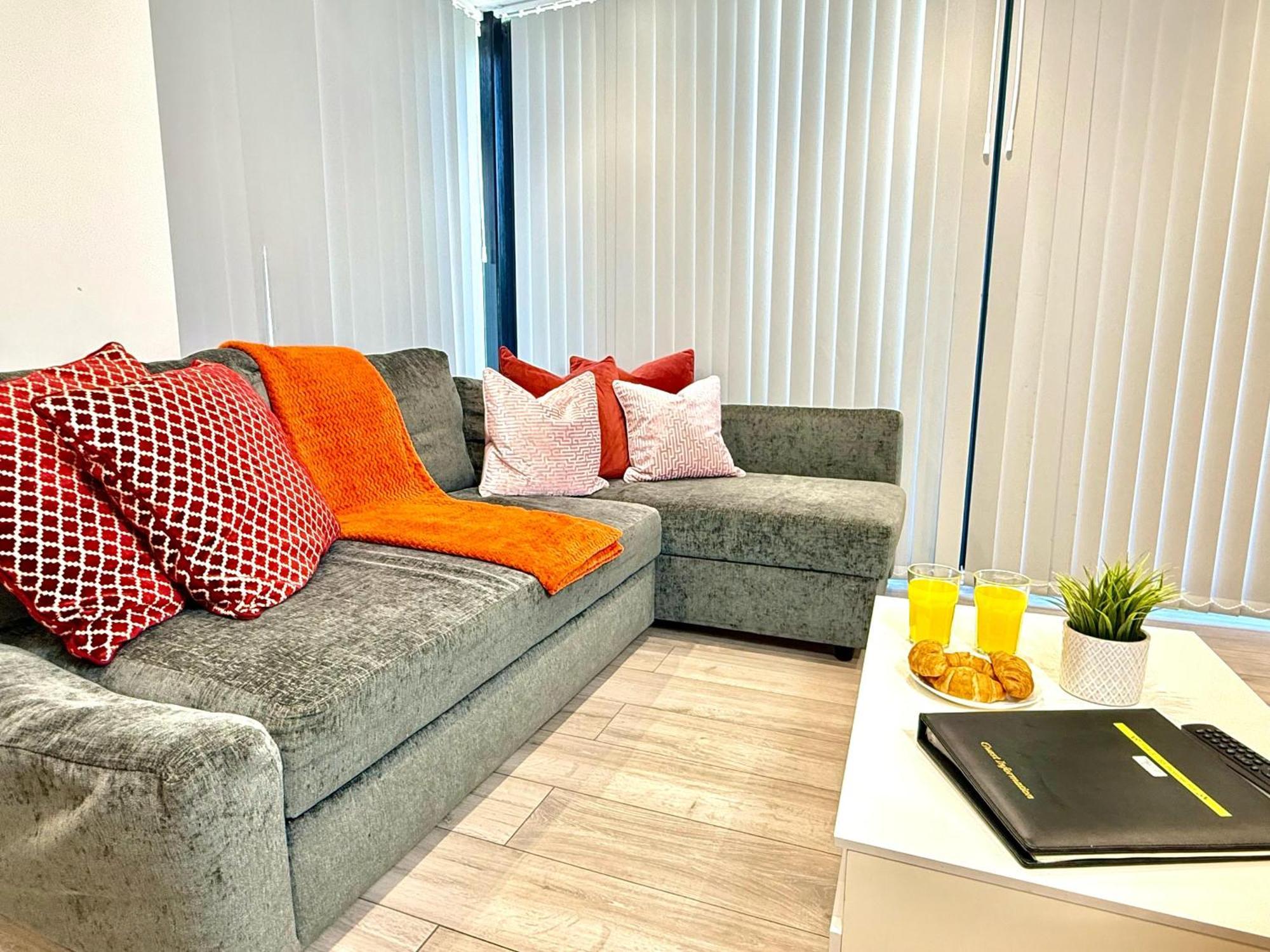 Evergreen Lodge - Two Bed Lux Flat - Parking, Garden, Patio, Wifi, Netflix - Close To Blenheim Palace & Oxford - F3 Kidlington Kültér fotó