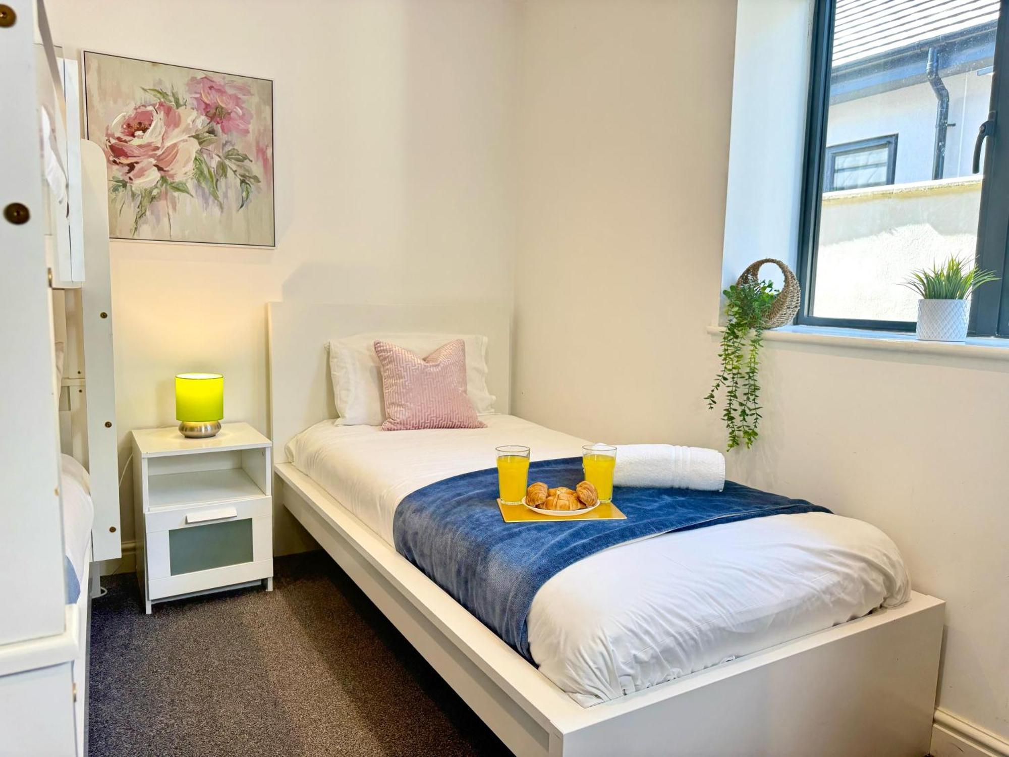 Evergreen Lodge - Two Bed Lux Flat - Parking, Garden, Patio, Wifi, Netflix - Close To Blenheim Palace & Oxford - F3 Kidlington Kültér fotó