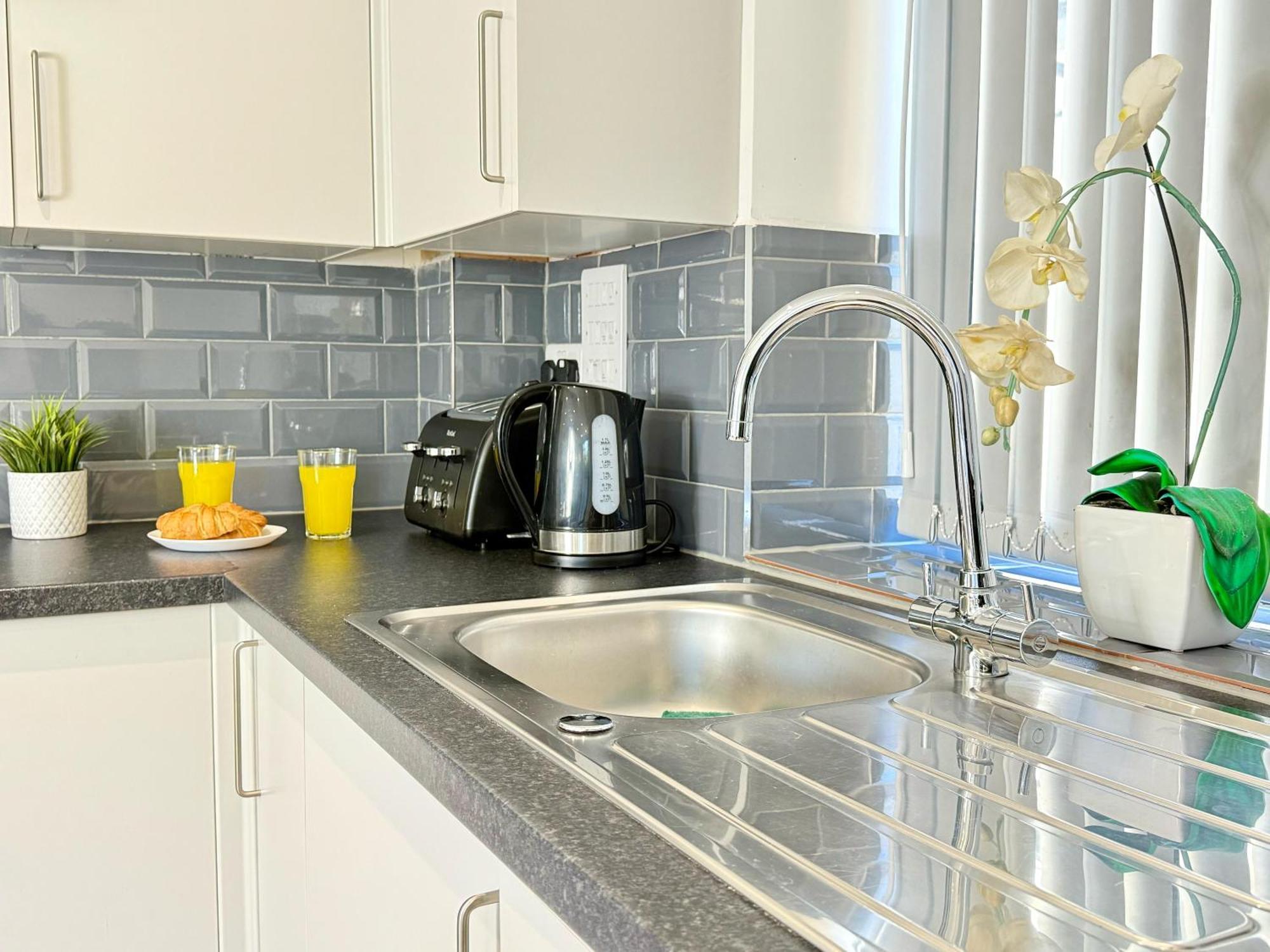 Evergreen Lodge - Two Bed Lux Flat - Parking, Garden, Patio, Wifi, Netflix - Close To Blenheim Palace & Oxford - F3 Kidlington Kültér fotó