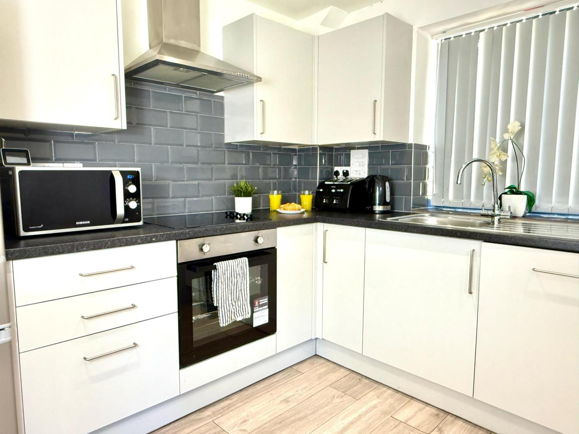 Evergreen Lodge - Two Bed Lux Flat - Parking, Garden, Patio, Wifi, Netflix - Close To Blenheim Palace & Oxford - F3 Kidlington Kültér fotó