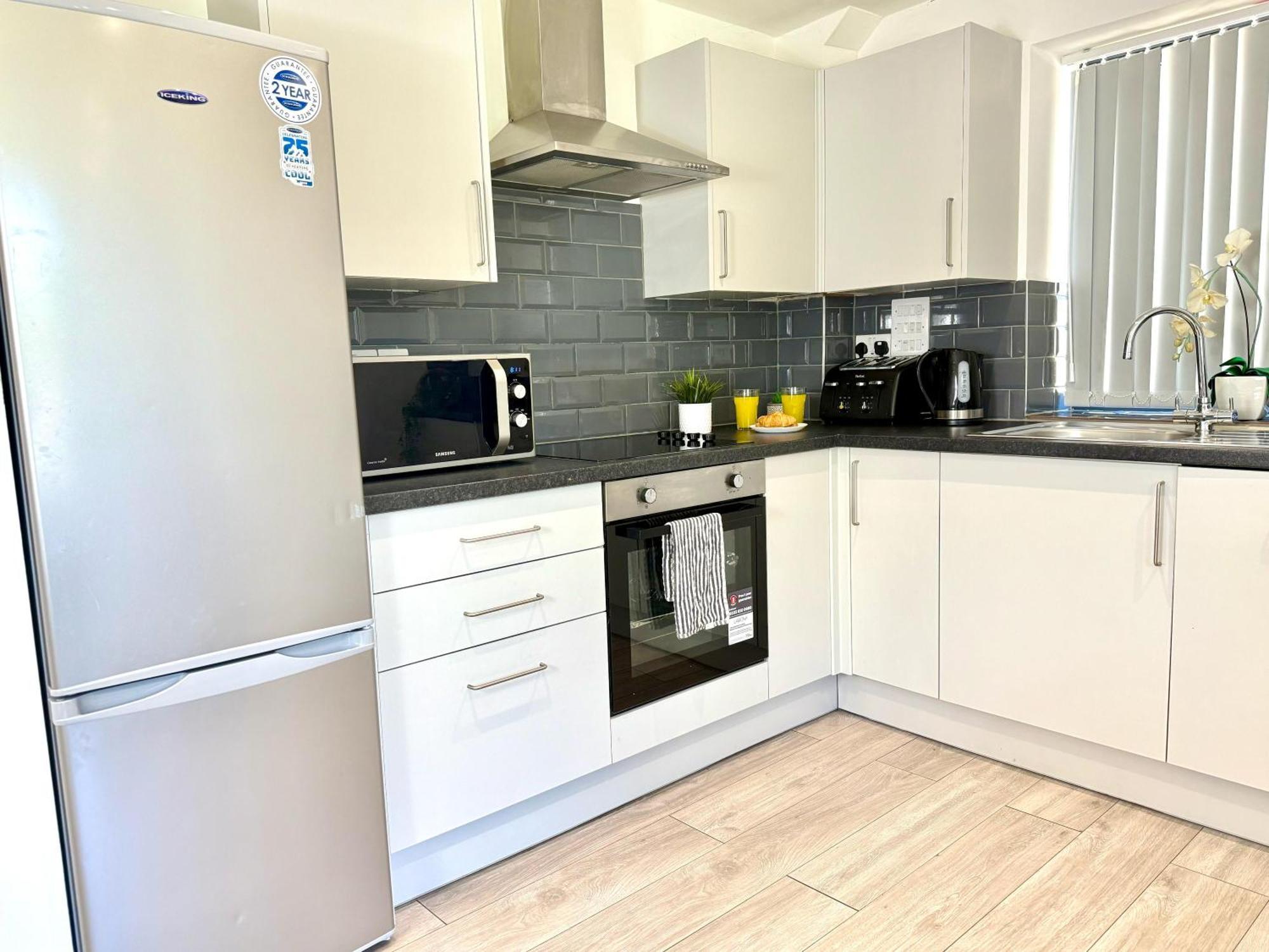 Evergreen Lodge - Two Bed Lux Flat - Parking, Garden, Patio, Wifi, Netflix - Close To Blenheim Palace & Oxford - F3 Kidlington Kültér fotó